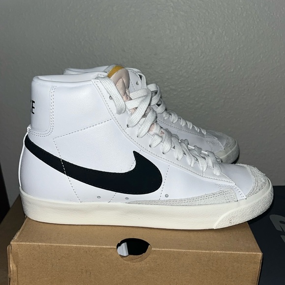 Nike Blazer Mid '77 - women’s size 8 - Picture 2 of 5